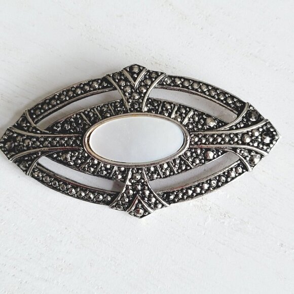 Vintage AVON Mother Of Pearl Oval Brooch Antiqued Silver Tone 2" Elegant EUC - Picture 1 of 4